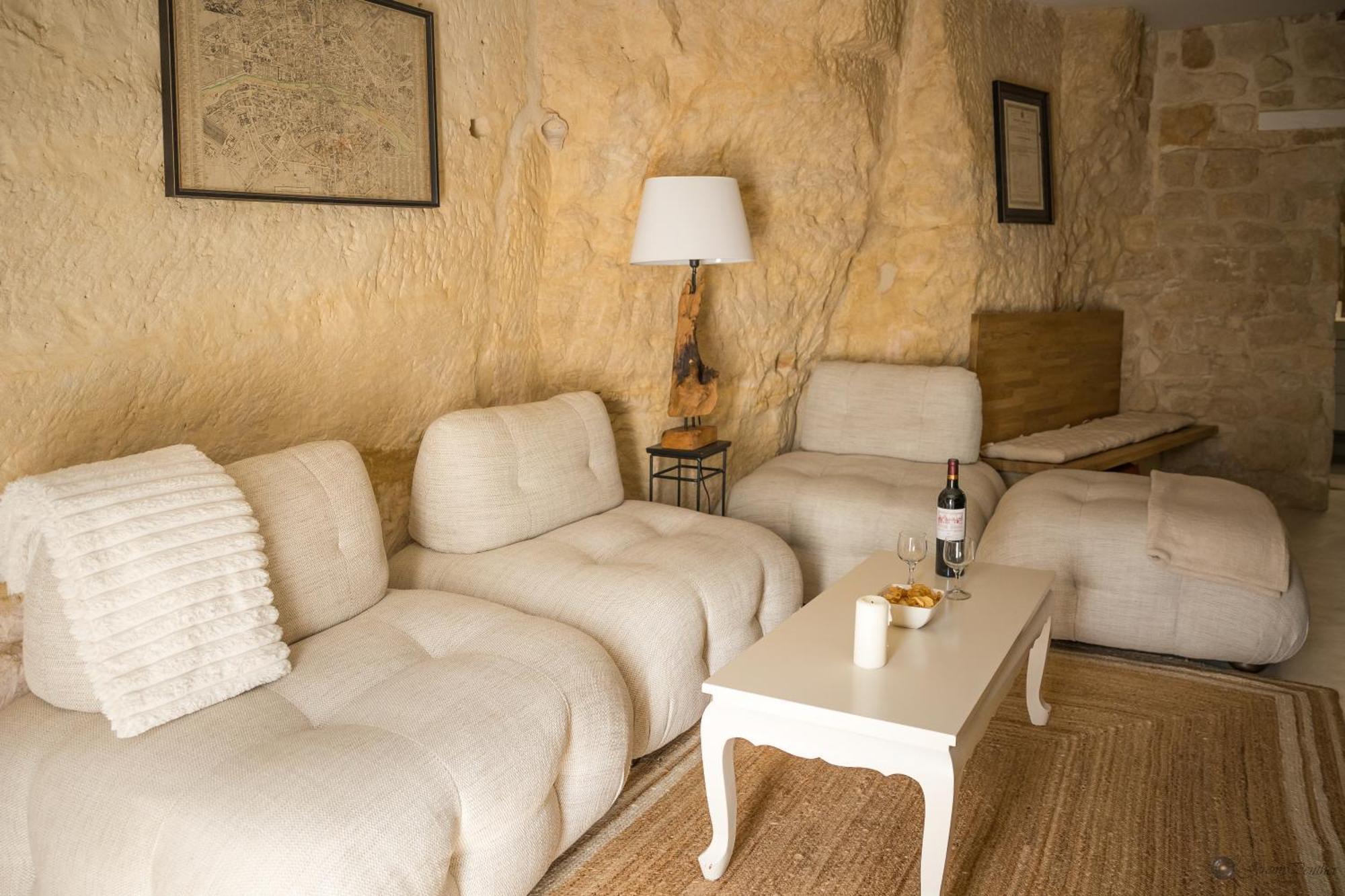 Chez Millouz - Triplex Semi-Troglodyte Apartment ปองตัวส์ ภายนอก รูปภาพ