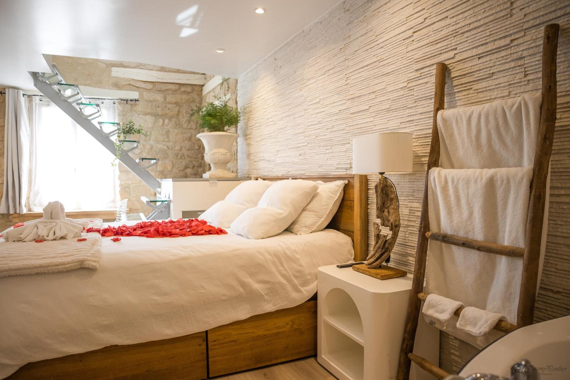 Chez Millouz - Triplex Semi-Troglodyte Apartment ปองตัวส์ ภายนอก รูปภาพ