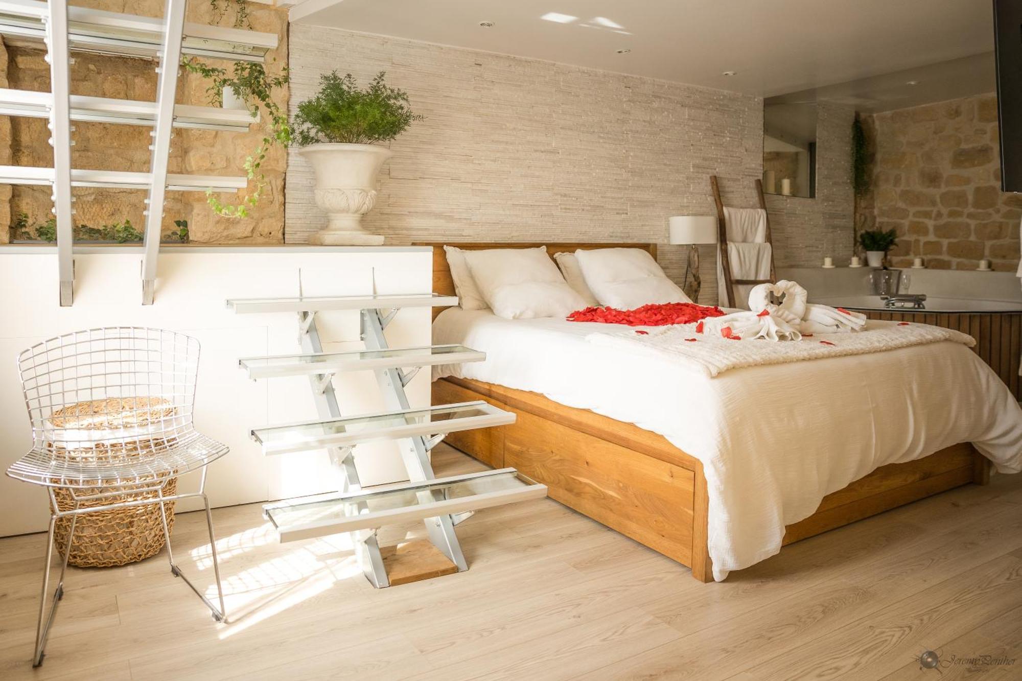 Chez Millouz - Triplex Semi-Troglodyte Apartment ปองตัวส์ ภายนอก รูปภาพ
